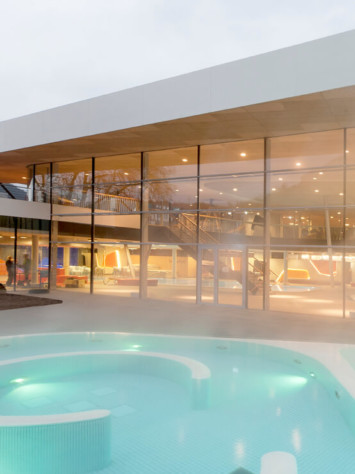 Therme Bad Ems Stahl Aufsatzfassade Rp Tec 50 1 Aussen Becken
