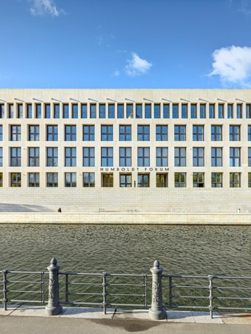 Humboldtforum Frontasicht, Spree