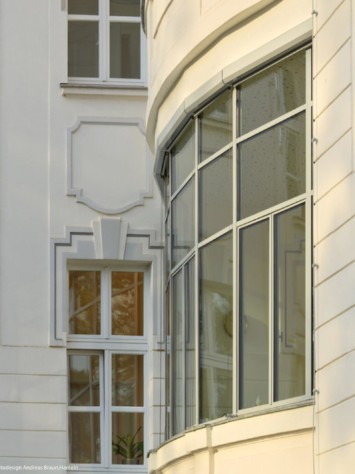 Waldhaus Hospital Berlin Side view, steel windows Rp fineline 70W