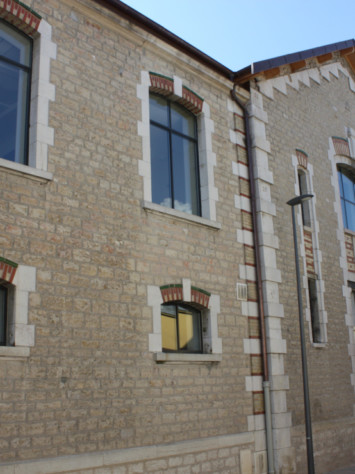 Domaine Faiveley, Exterior Lateral